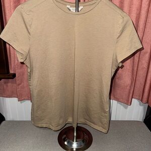 🤑Women’s Banana Republic Tan Short Sleeve T-Shirt🤑